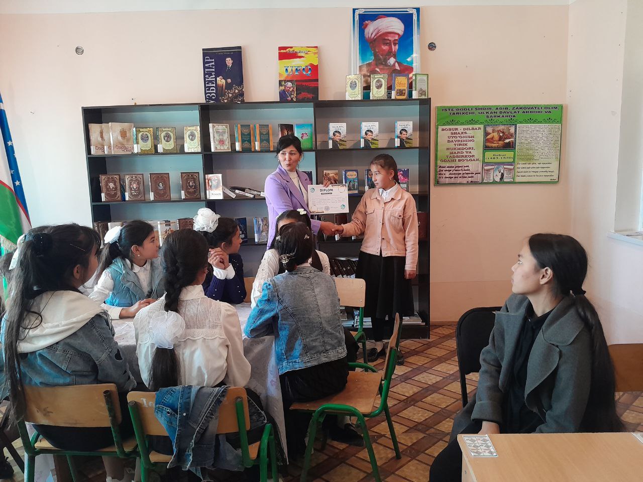 Do‘stlik tuman axborot-kutubxona markazi ''O`ZBEK TILI BAYRAMI'' kuni munosabati bilan Xalq ta`limi bo`limi bilan hamkorlikda tadbir tashkil qildi.